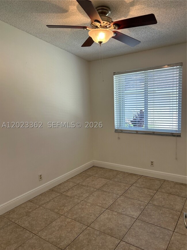 Building Photo - 578 Woodgate Cir