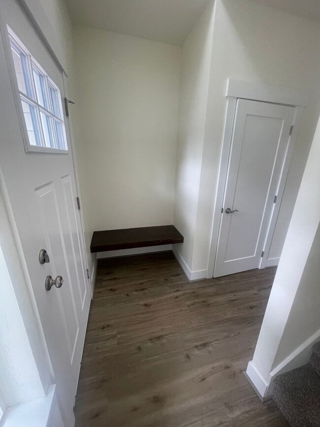 Building Photo - Modern Three Bedroom Duplex in Lebanon!