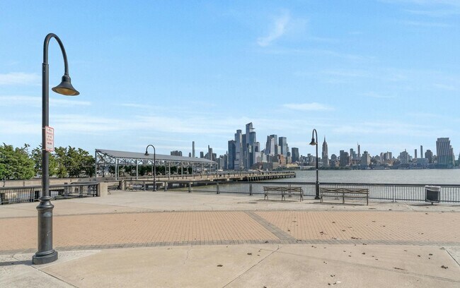 Building Photo - 1025 Maxwell Ln