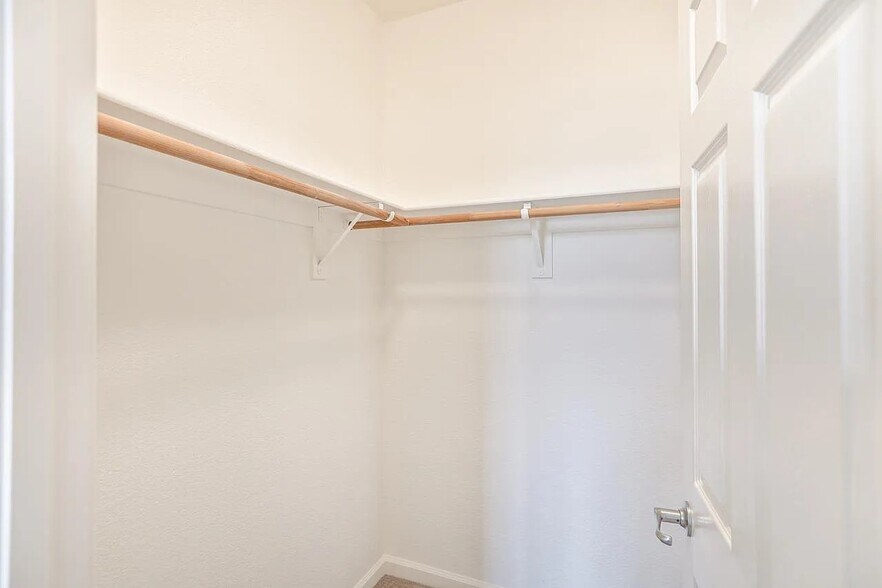 Master Bed Walk in Closet - 516 Martha St