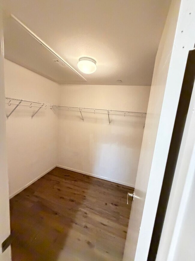 Building Photo - Unbeatable Downtown Escondido Townhome