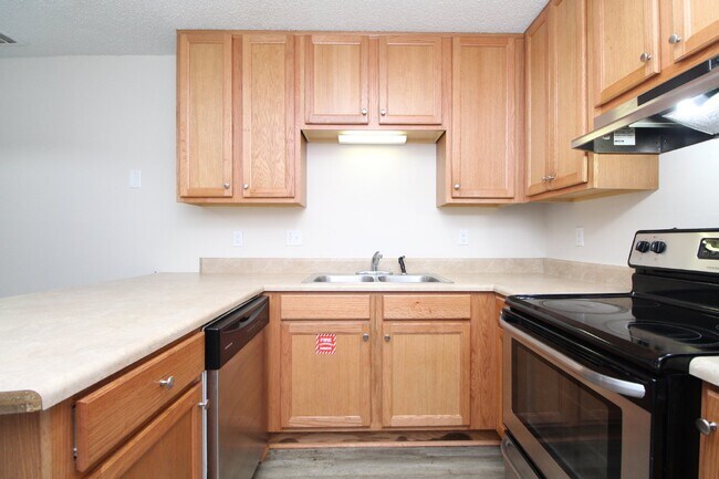 Building Photo - Spacious 2BD/1BA Apartment in Benjamin Oak...