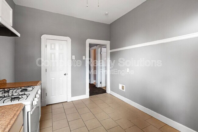 Building Photo - 5132 Kensington Ave