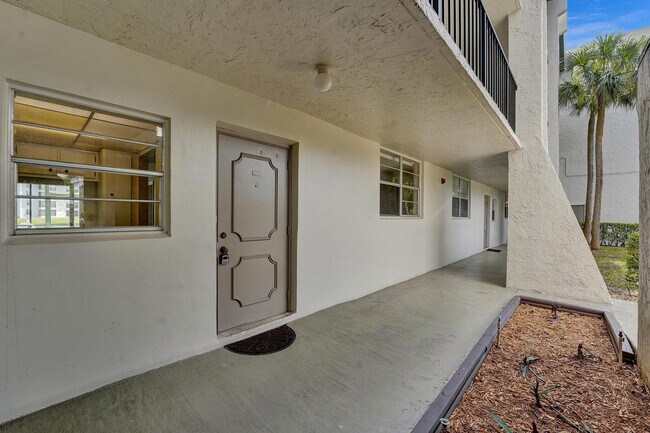 Building Photo - 9440 Poinciana Pl