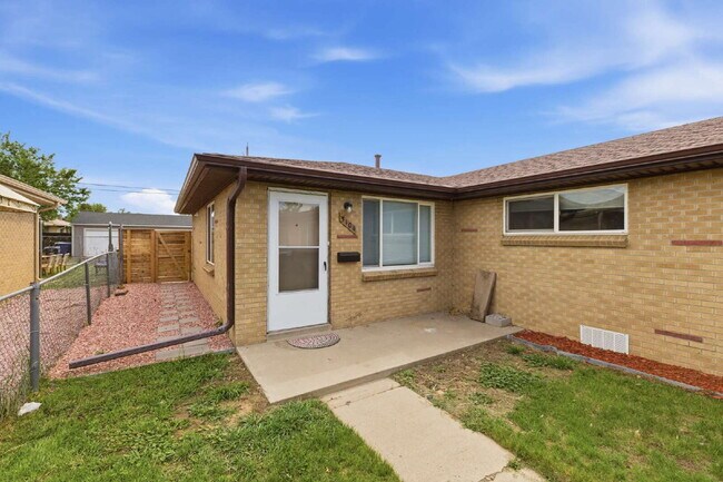 Building Photo - Remodeled 2-Bed 1-Bath Home in Park Hill!