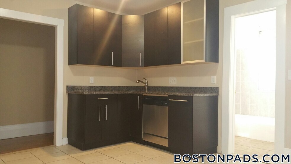 Building Photo - 3147-3149 Washington St.