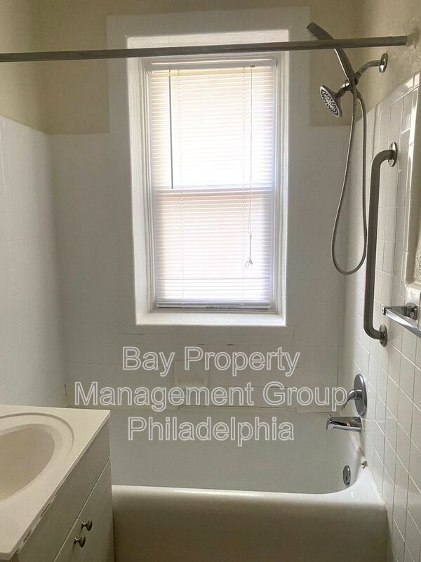 Building Photo - 2809 W Queen Ln