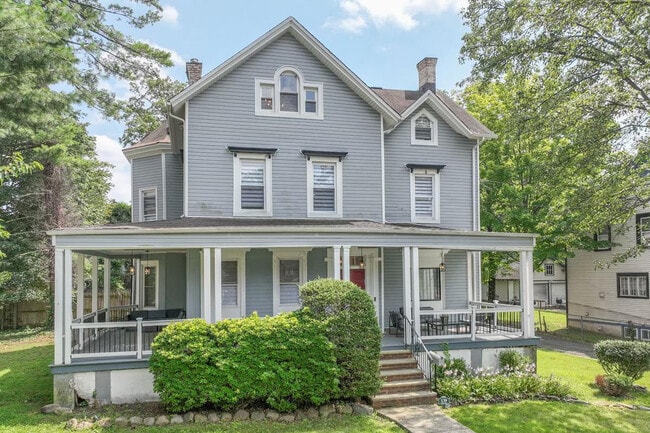 Building Photo - 139 W 4th Ave