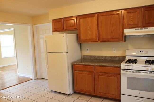 Building Photo - 1529 Windward Ave