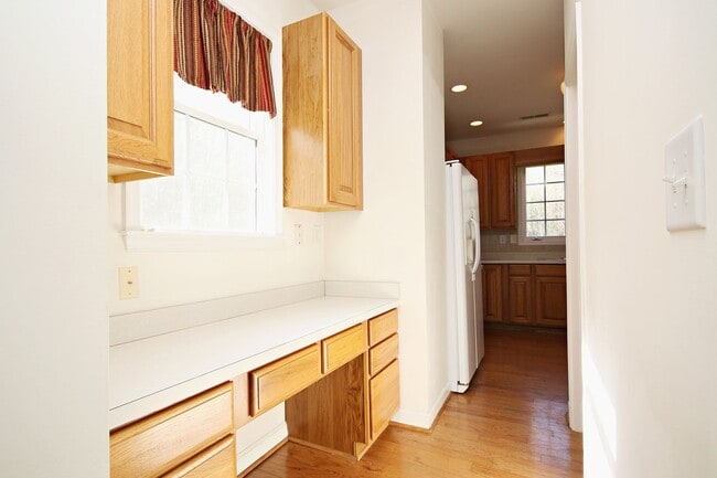 Building Photo - Cat-Friendly Forest Lakes South Townhome