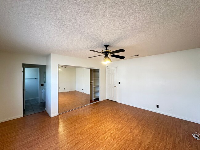 Building Photo - Unique property with NO HOA