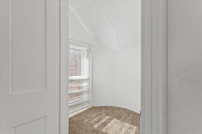 Building Photo - 603 Farragut St