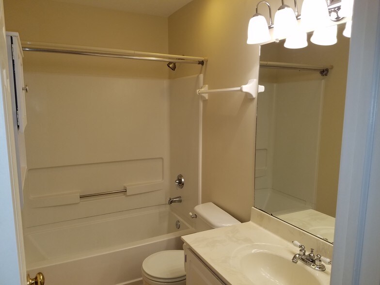 Bathroom - 6339 Riverview Loop