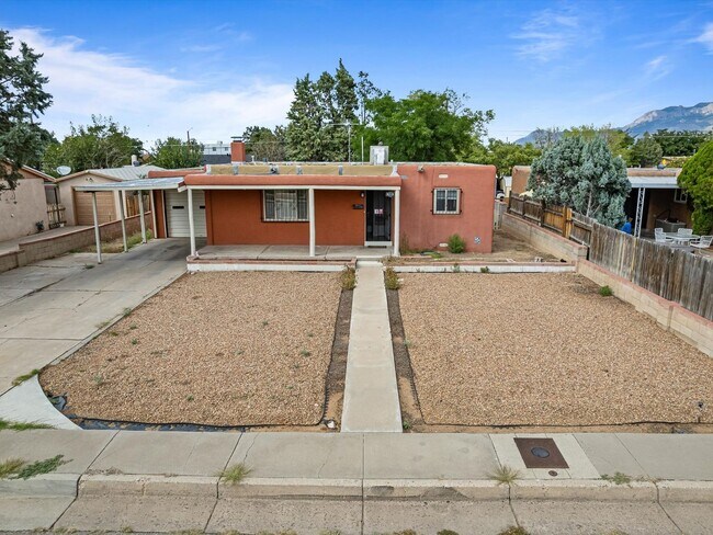 Building Photo - Unfurnished | 2 Bed / 1 Bath | NE Albuquer...