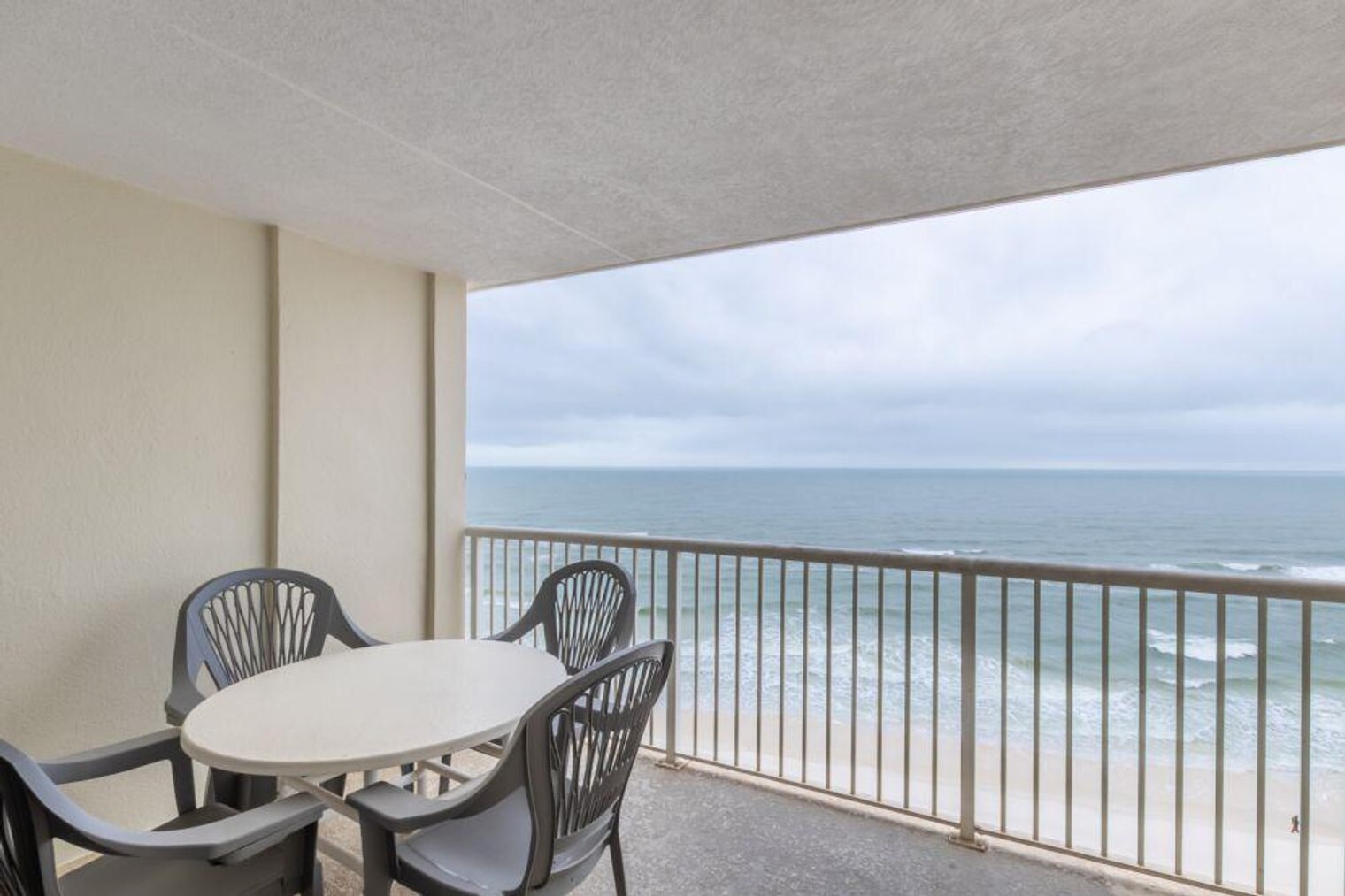 Building Photo - 561 E Beach Blvd