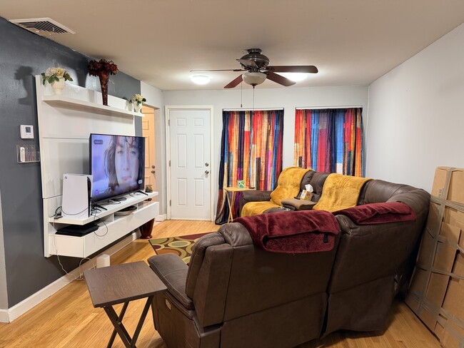 Building Photo - 2 Stevens Pl