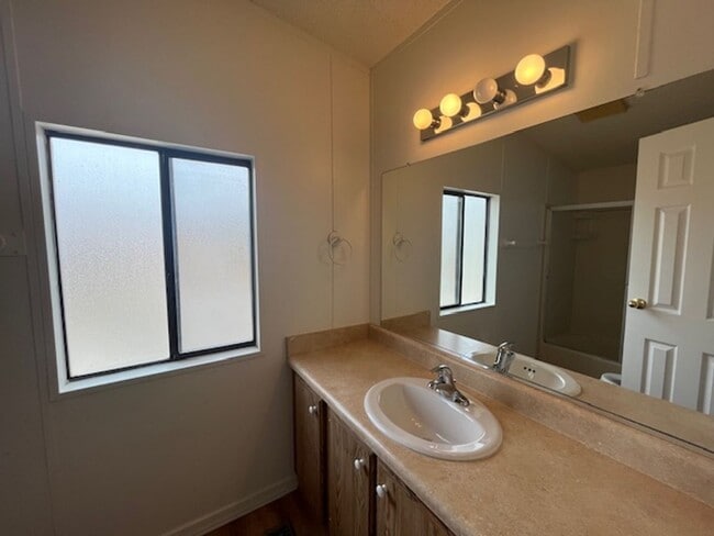 Building Photo - 2 Bedroom - 2 Bath