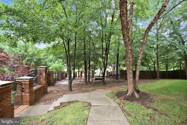 Building Photo - 10555 Tuckerman Heights Cir