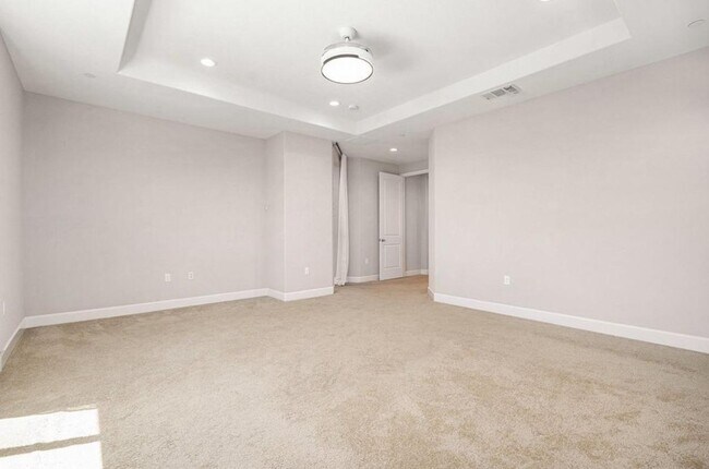 Building Photo - 31 Cortina Dr