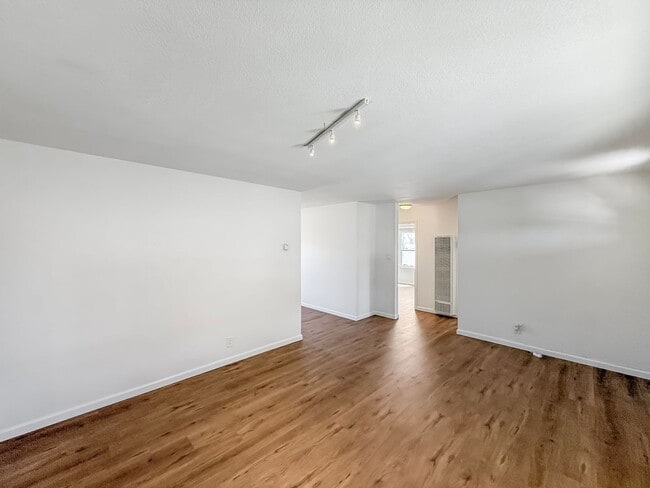 Building Photo - Beautiful 2B/1BA Home in Vista Now Availab...