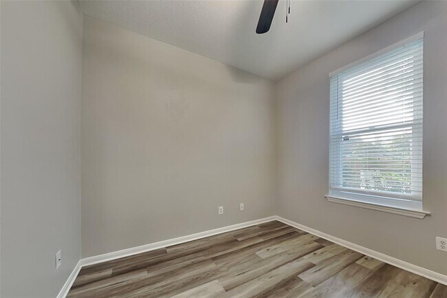 Building Photo - 4031 Echo Mountain Dr