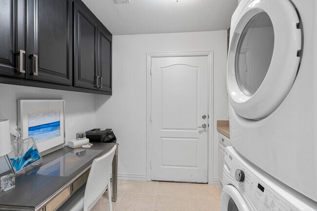 Building Photo - 3100 Camellia Rose Dr