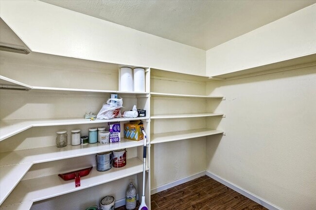 Building Photo - 158 Bristol Bend Ln