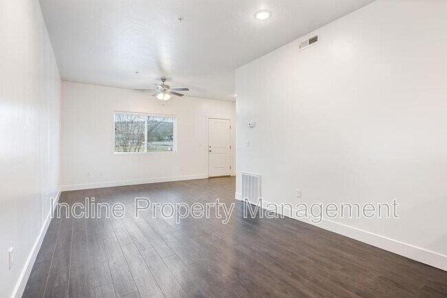 Building Photo - 1389 Northfield Rd