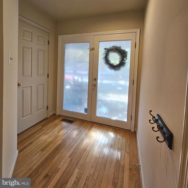 Building Photo - 13120 Misty Glen Ln