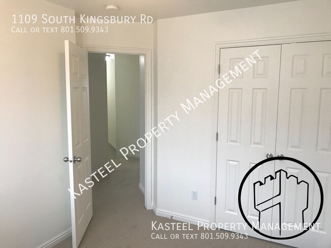 Building Photo - 1109 S Kingsbury Rd