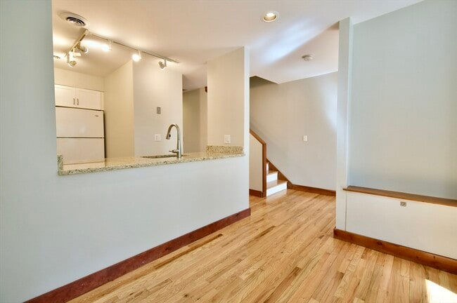 Building Photo - 39A Bellis Cir