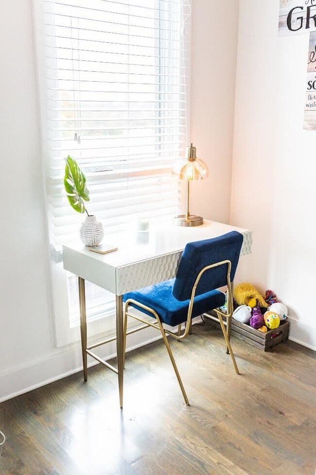 Building Photo - "Charming 3 Bed, 3 1/2 Baths Townhouse in Nashville's Desirable 37204 Neighborhood!" In The Heart...