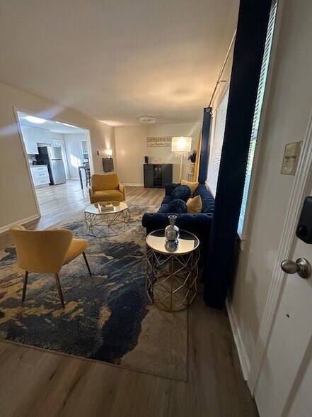 Family Room - 6702 Songwood Dr