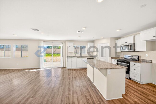 Building Photo - 4364 E Ave J6