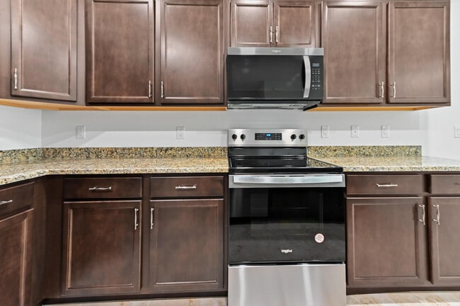 Building Photo - 4093 Longwood Lake Sq