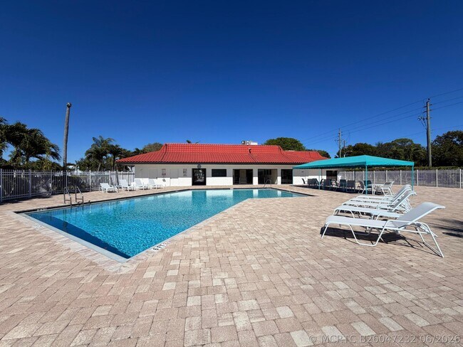 Building Photo - 2800 Fiore Way