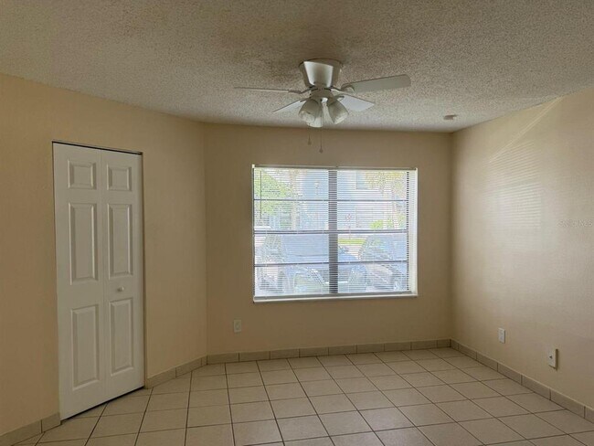 Building Photo - 3863 Atrium Dr