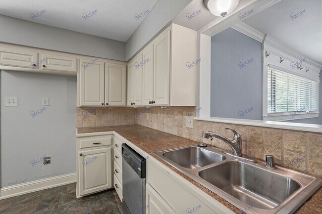 Building Photo - 1709 Ce Ora Dr