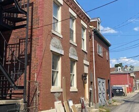 Building Photo - Pittsburgh - 3 Bed 2 Bath - Just Renovated