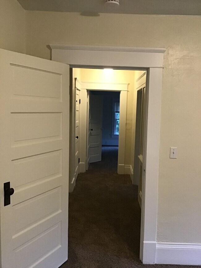 Building Photo - NW 5th