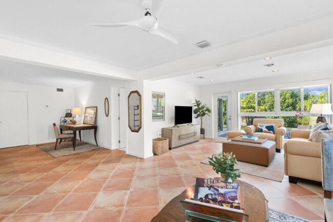 Building Photo - 2317 NE 12th St