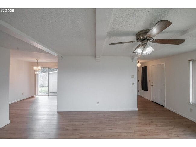 Building Photo - 3-bedroom 1 bath Single Level House