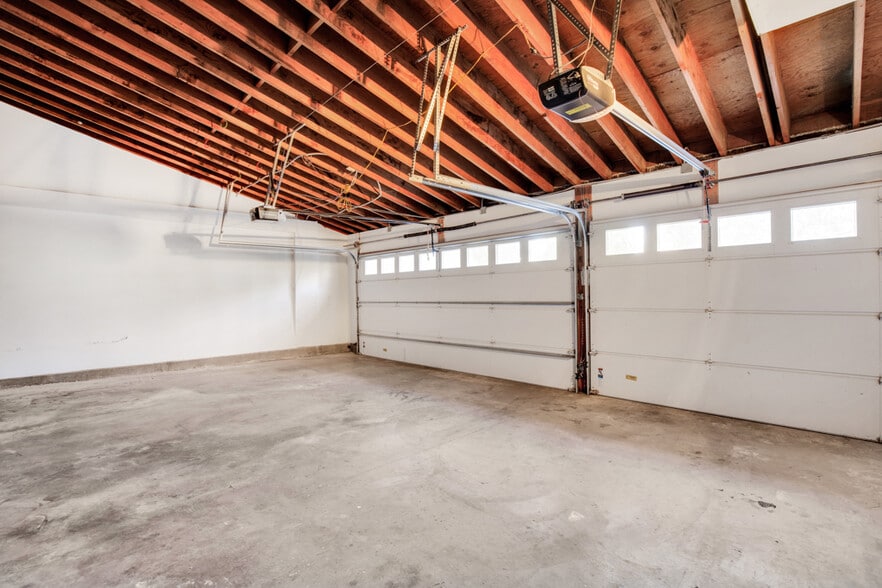 Building Photo - 23450 Park Hermosa