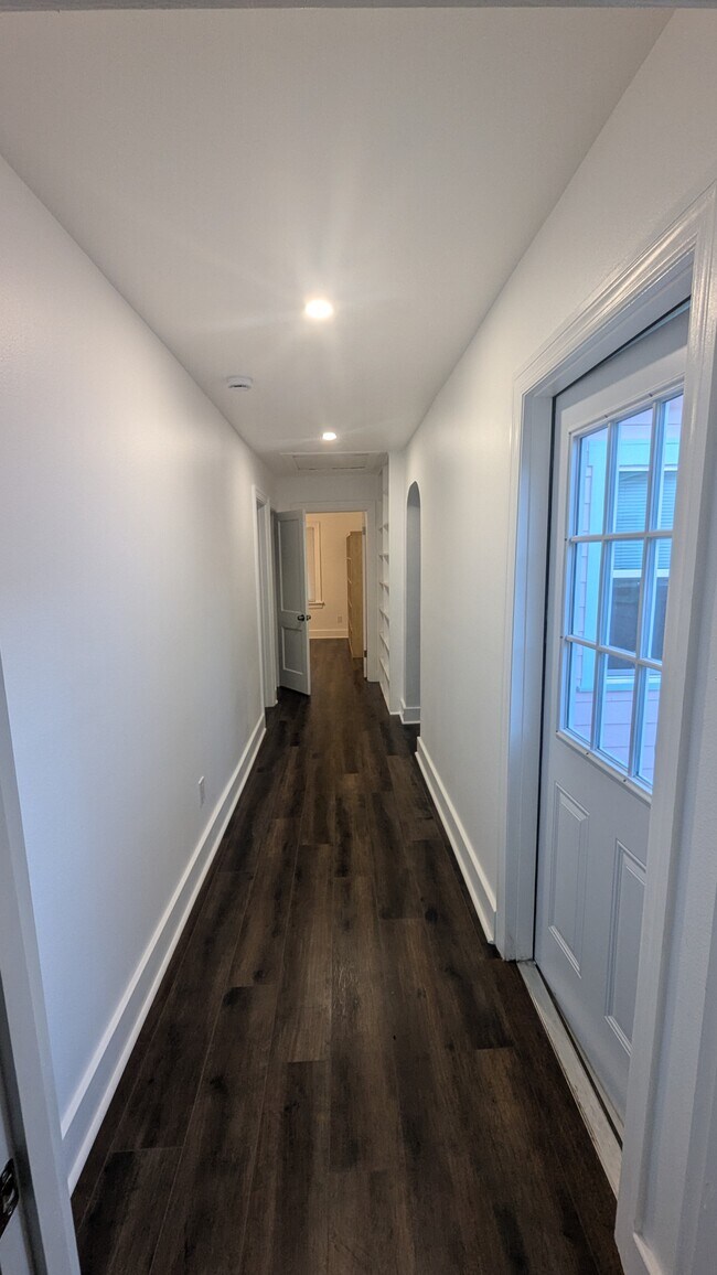 Building Photo - 3544 3rd Ave N