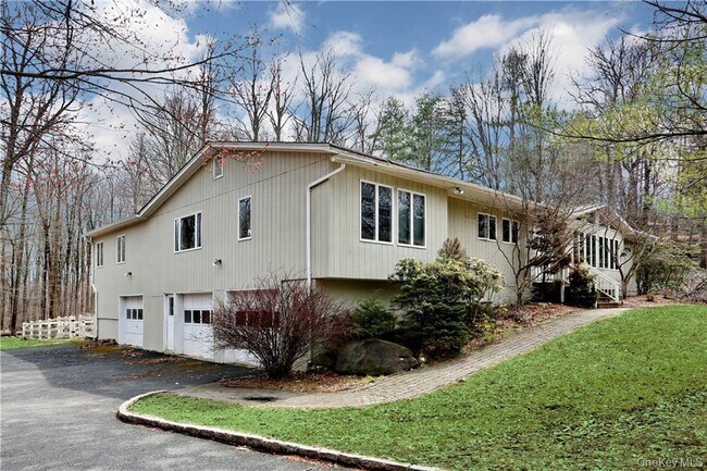 Primary Photo - 1 Emerald Dr