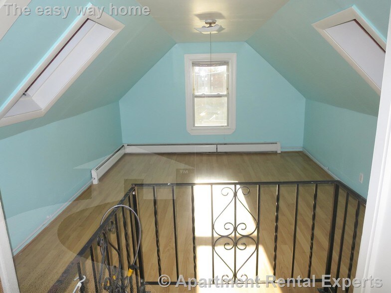 Building Photo - 741 Somerville Ave