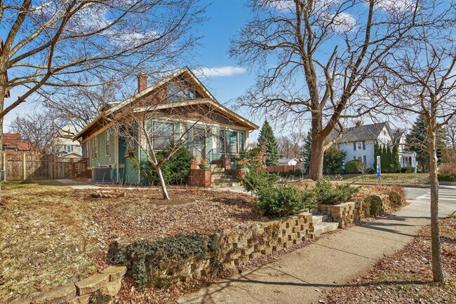 Building Photo - 3553 Dupont Ave S