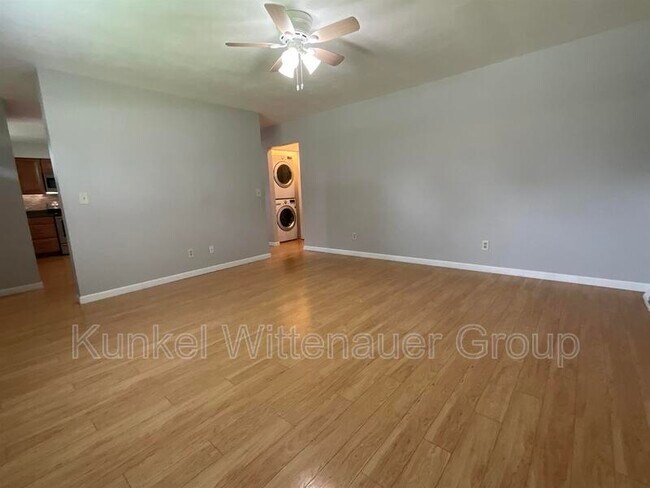 Building Photo - 304 S Hilgard St
