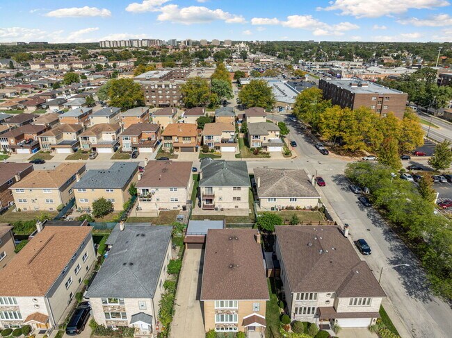 Building Photo - 8427 W Windsor Ave