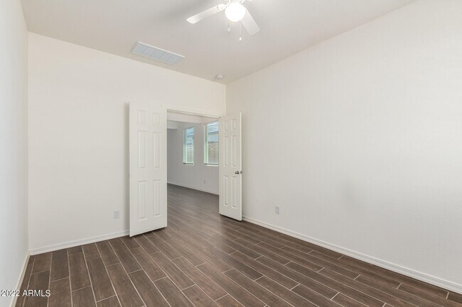 Building Photo - 8759 S 168th Dr